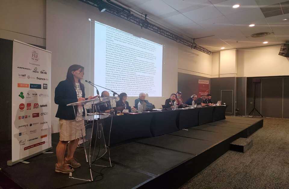 Na Kongresu IFJ u Parizu usvojena rezolucija o eskalaciji napada i urušavanju medijskih sloboda u Srbiji