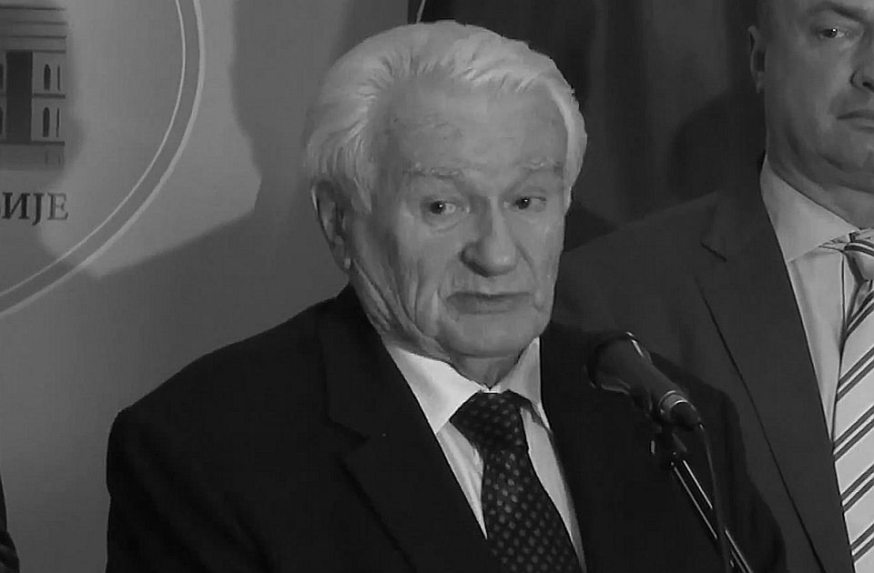 Preminuo Dragoljub Mićunović