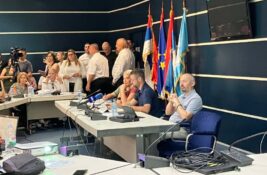 Građani napustili sednicu Komisije za planove tokom rasprave o „Novom Sadu na vodi“