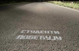 (FOTO)Inđijčani ostavljali „putokaze nade“ – Da se i ova grupa  pešaka ne izgubi u ravnici