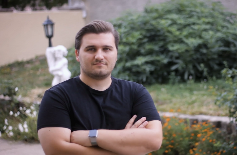 Intervju: Ko je Živko Gvozdenović i zašto je postao tema Informera?