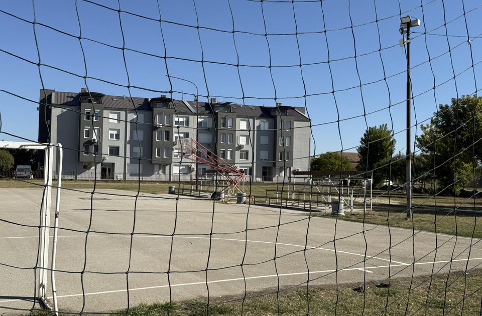 Bezbednost dece u školi u Šimanovcima: roditelji upozoravaju, institucije imaju različite odgovore