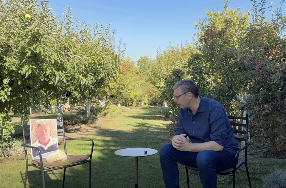 O čemu je Vučić razgovarao sa kamenom za kupus