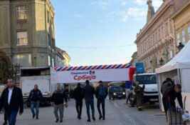 Zbog mitinga SNS-a u Novom Sadu pojedine škole otkazale ili skratile nastavu
